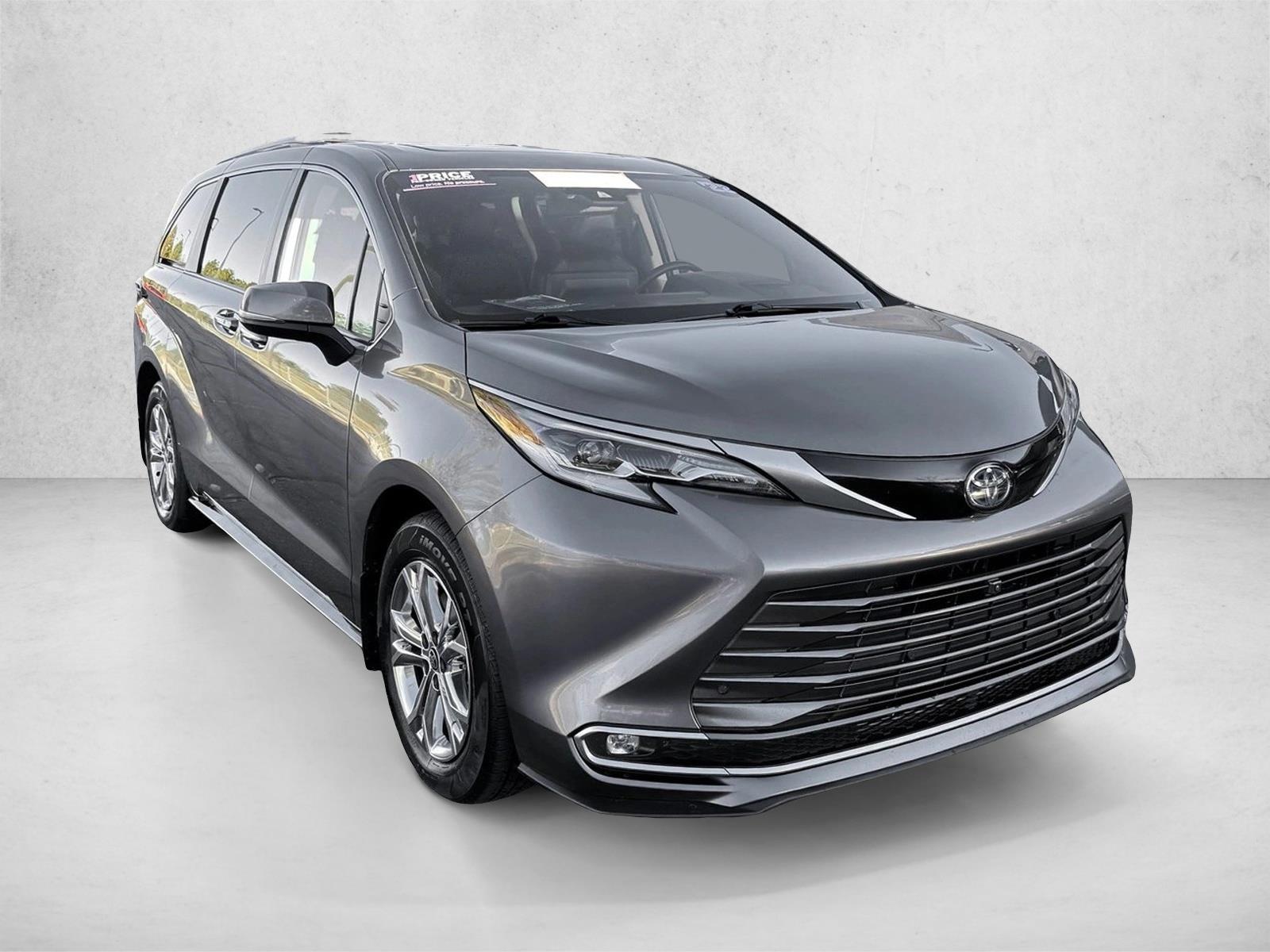 2022 Toyota Sienna Platinum photo 3
