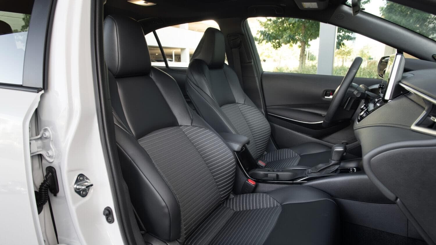 Interior 1.jpg The driver and passenger seats of the Toyota Corolla viewed from the passenger's side.