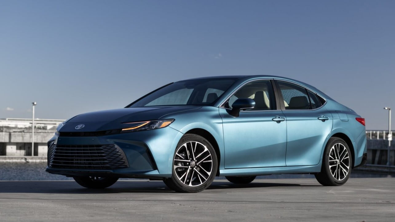 Toyota Camry in Ocean Gem