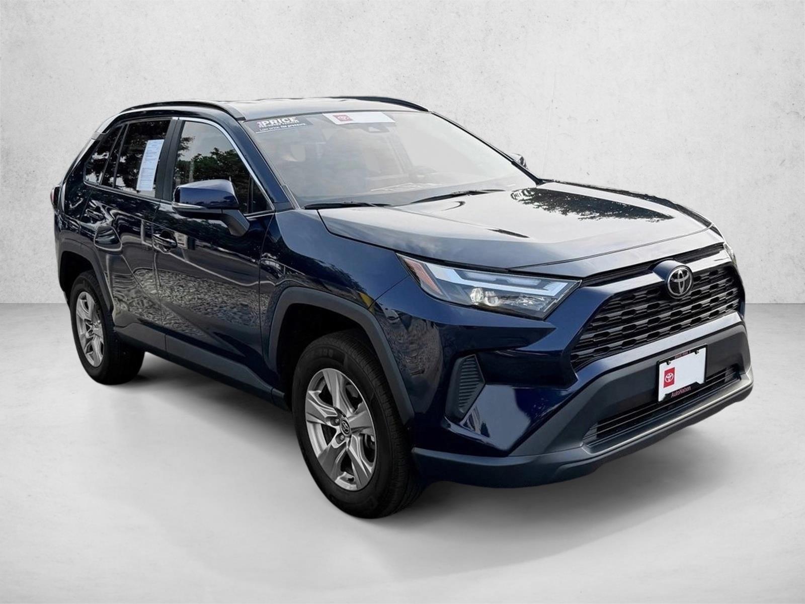 2024 Toyota RAV4 XLE photo 3
