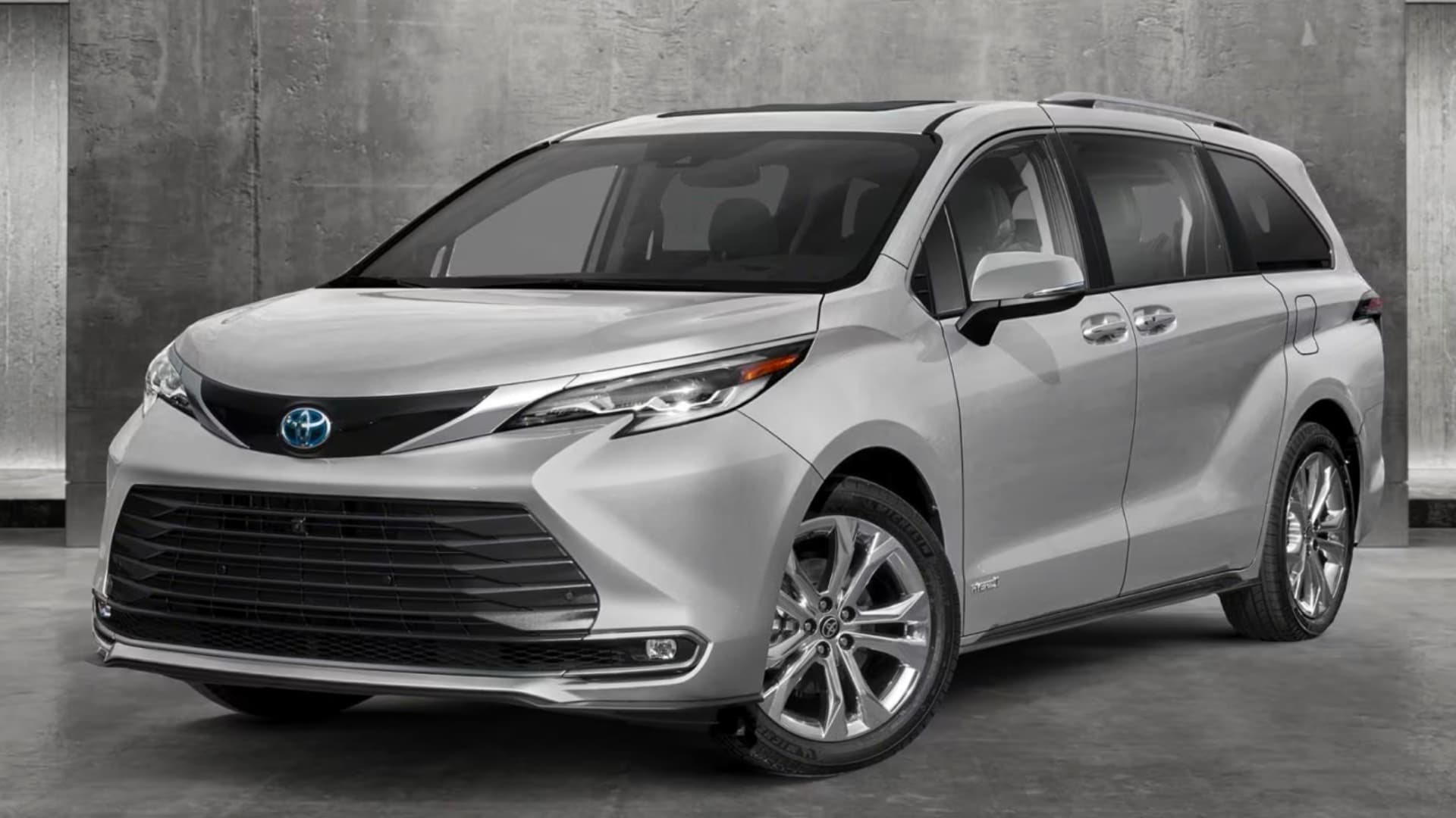 Toyota Sienna in silver