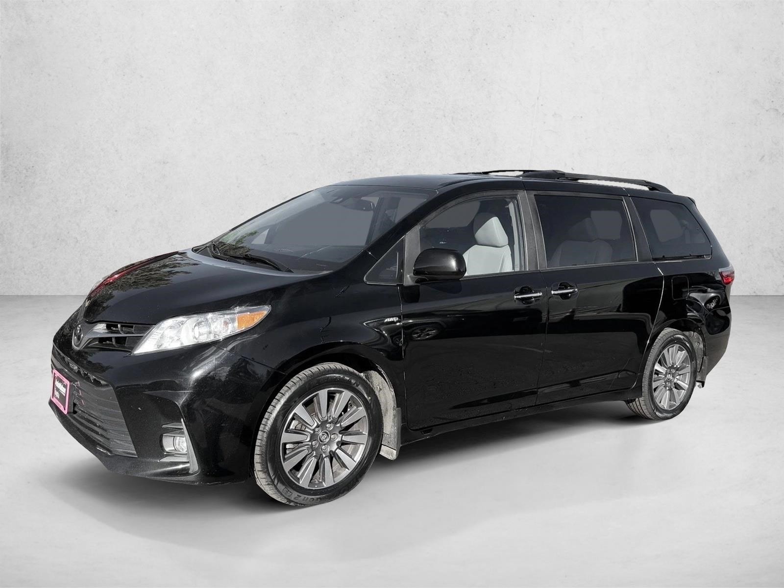 2020 Toyota Sienna XLE's photo