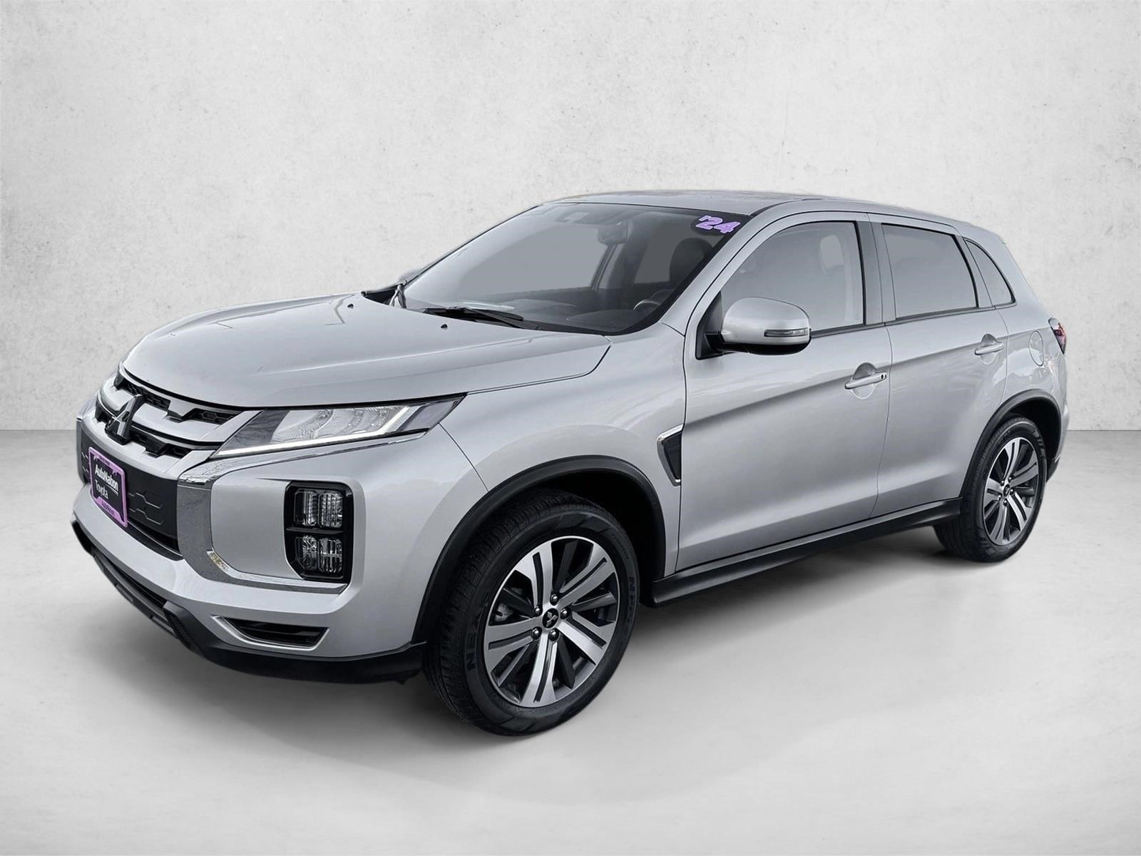 2024 Mitsubishi Outlander SE's photo