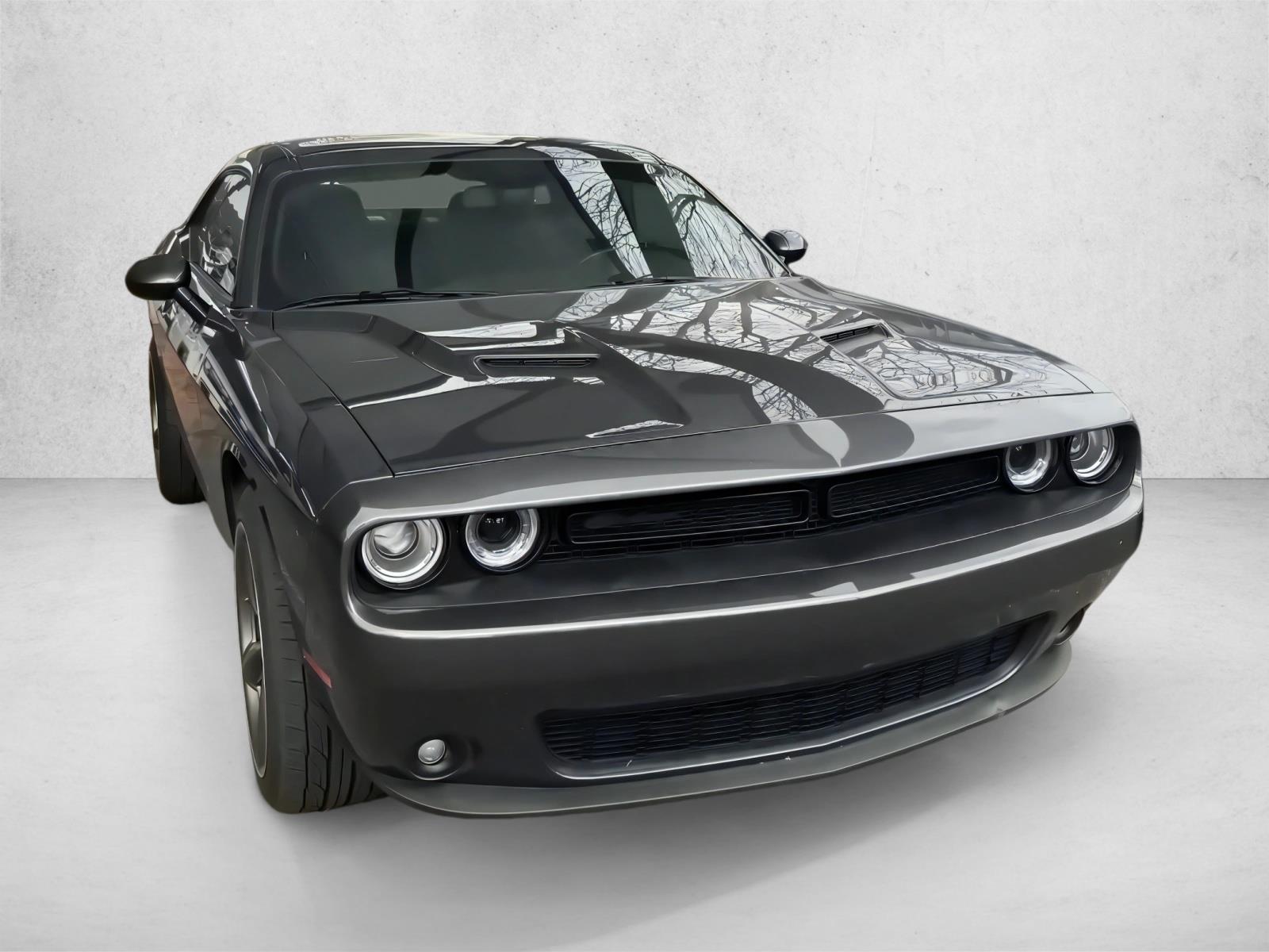 2023 Dodge Challenger SXT photo 3