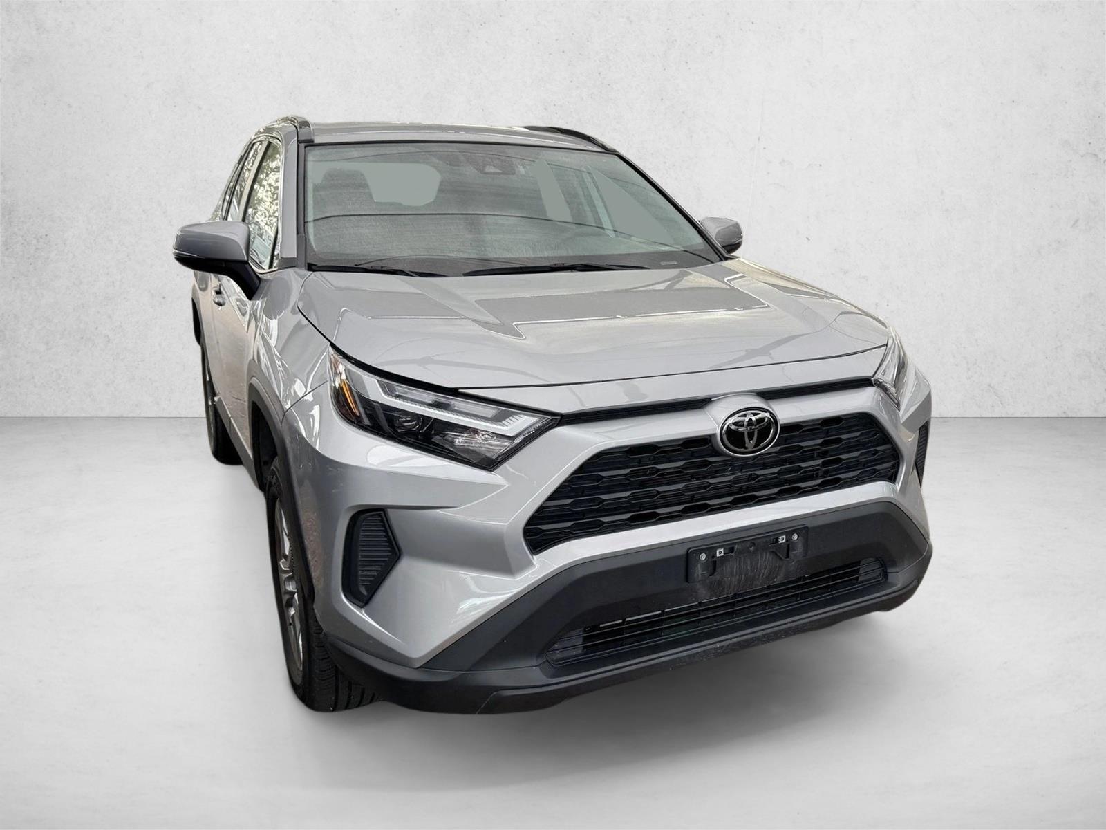 2024 Toyota RAV4 XLE photo 2