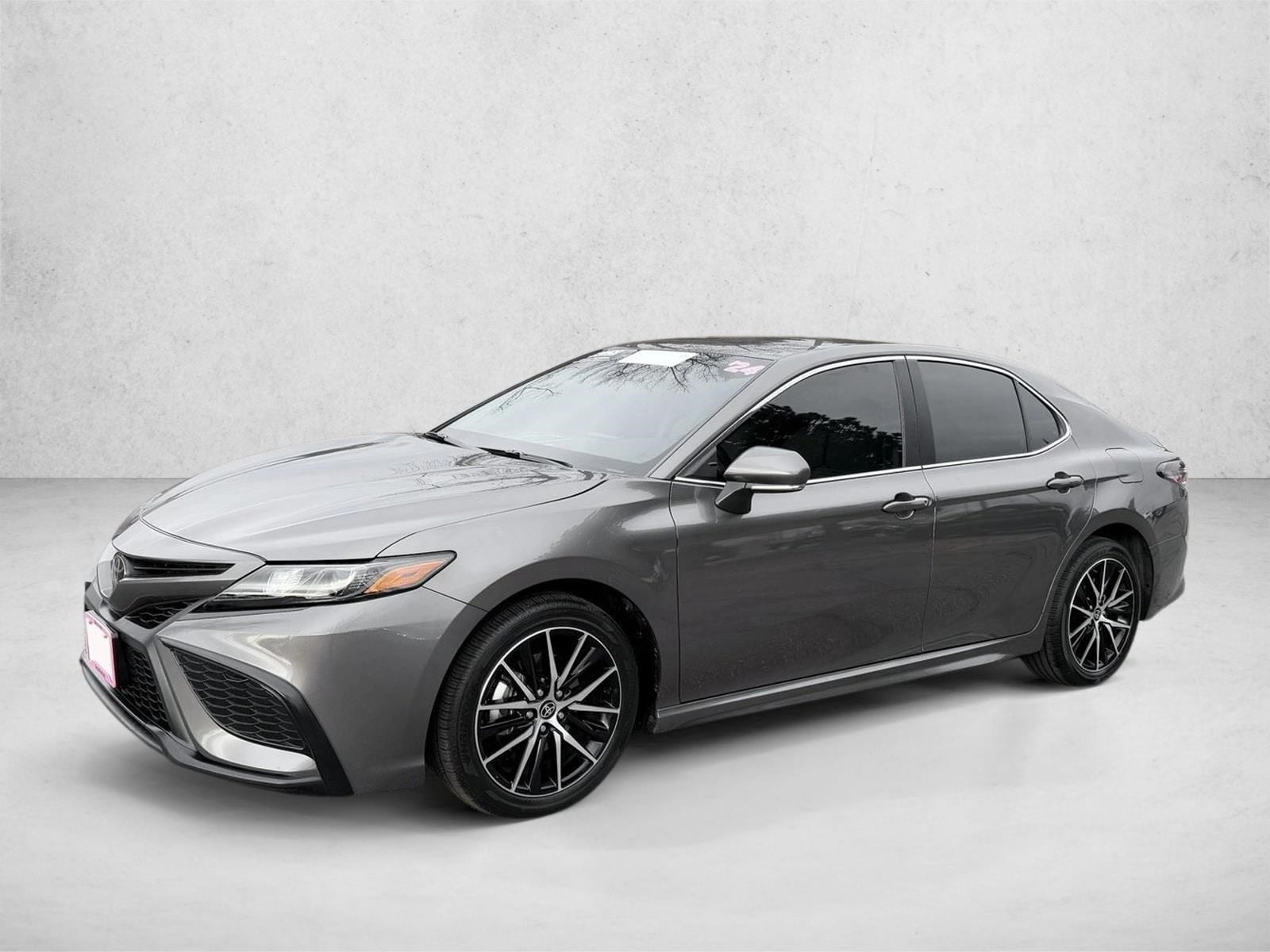 2024 Toyota Camry SE's photo