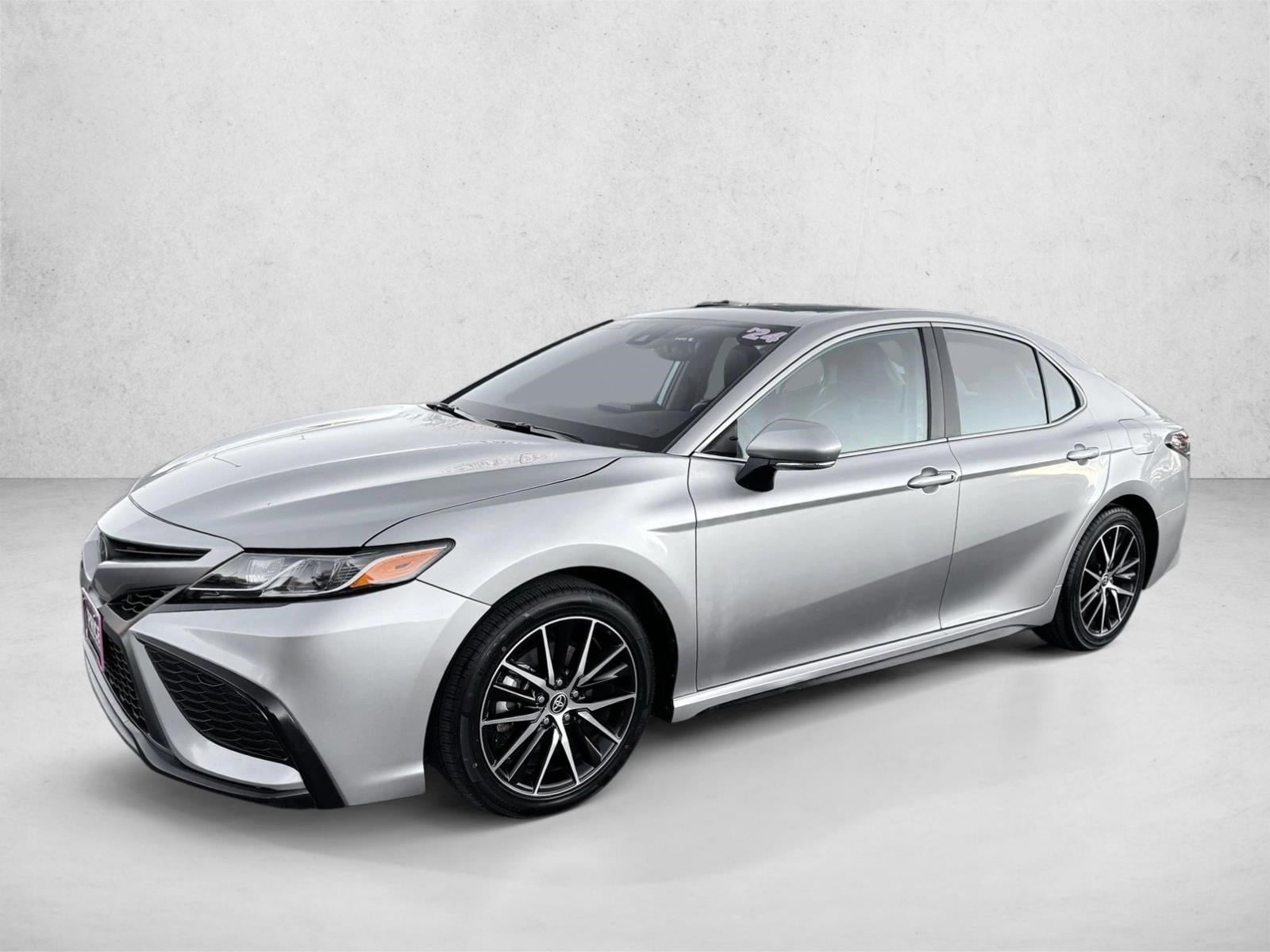 2024 Toyota Camry SE's photo