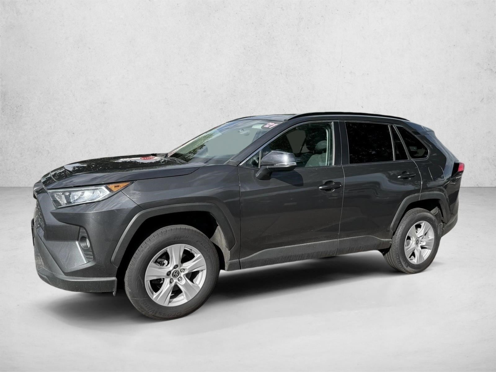 2021 Toyota RAV4 XLE's photo