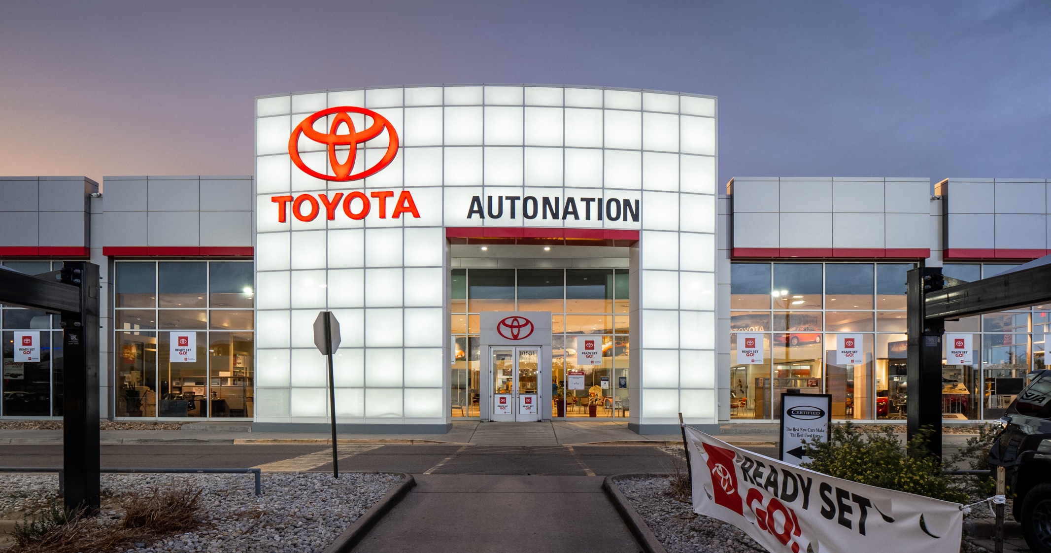 Outside view of AutoNation Toyota Arapahoe