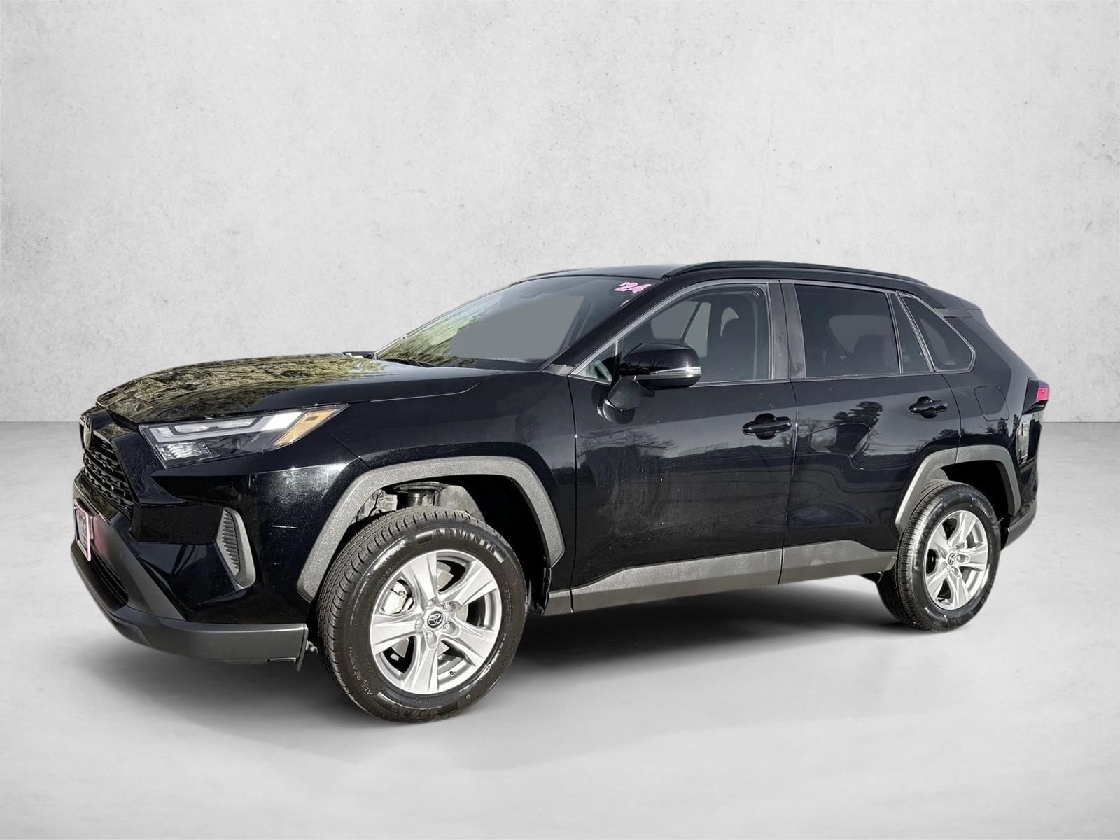2024 Toyota RAV4 XLE's photo