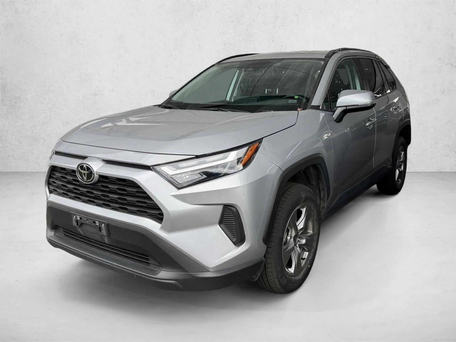 2024 Toyota RAV4 XLE's photo