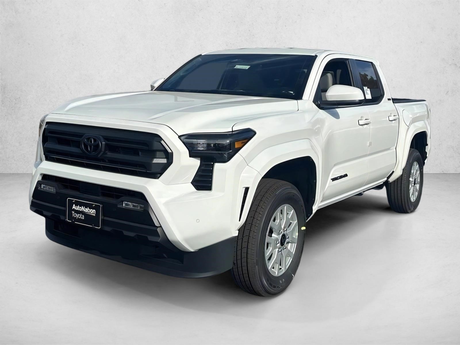 2025 Toyota Tacoma SR5's photo