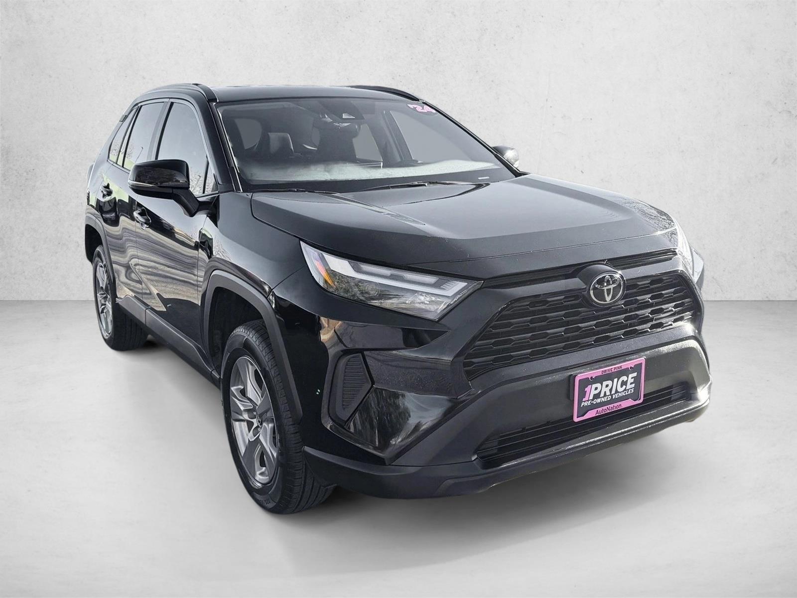 2024 Toyota RAV4 XLE photo 3