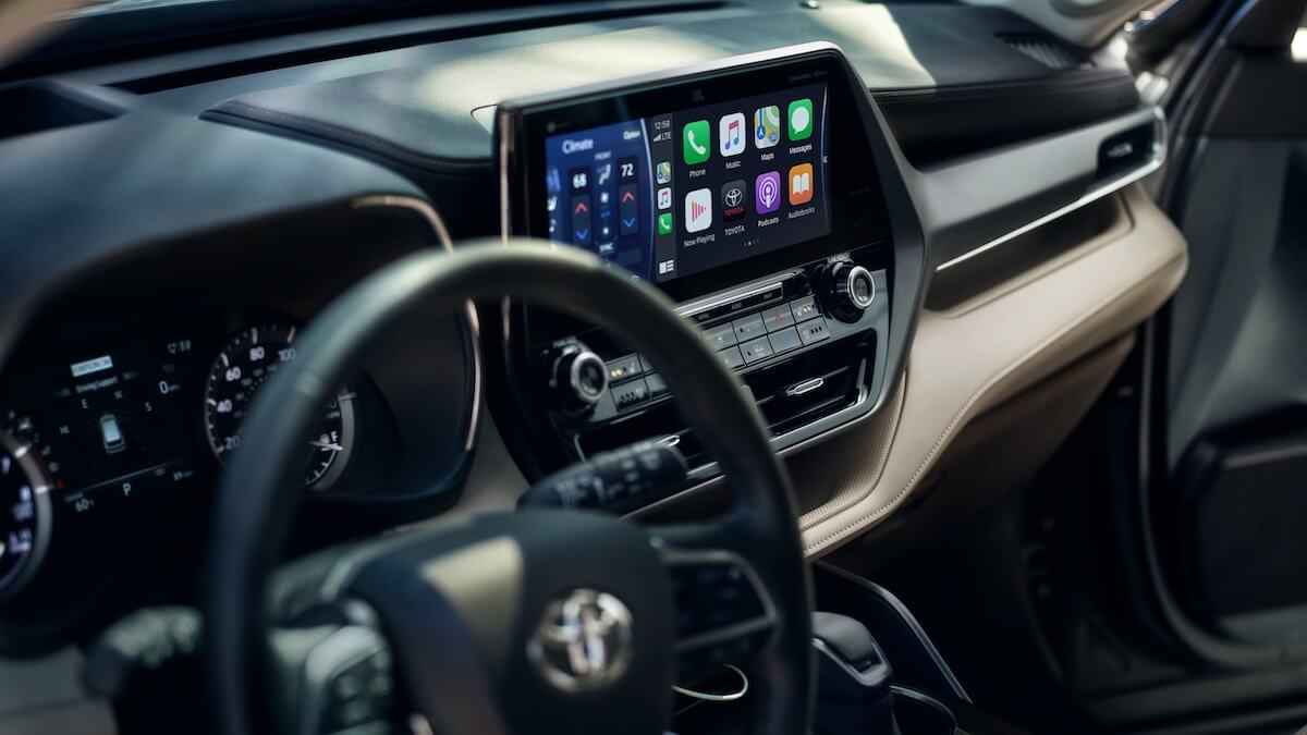 2021 Toyota Highlander interior with Apple CarPlay compatibility