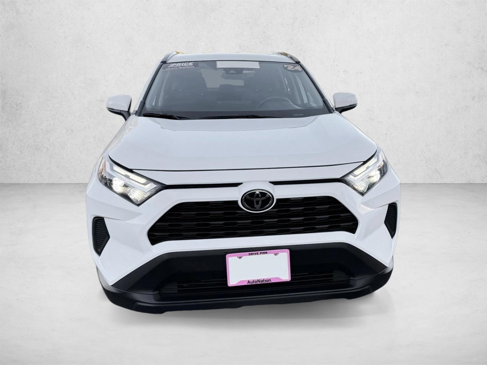 2024 Toyota RAV4 XLE photo 2