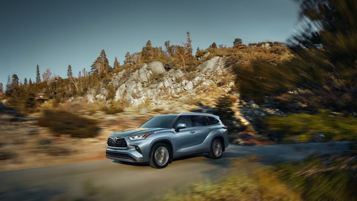 2021 Toyota Highlander Platinum AWD in Moon Dust