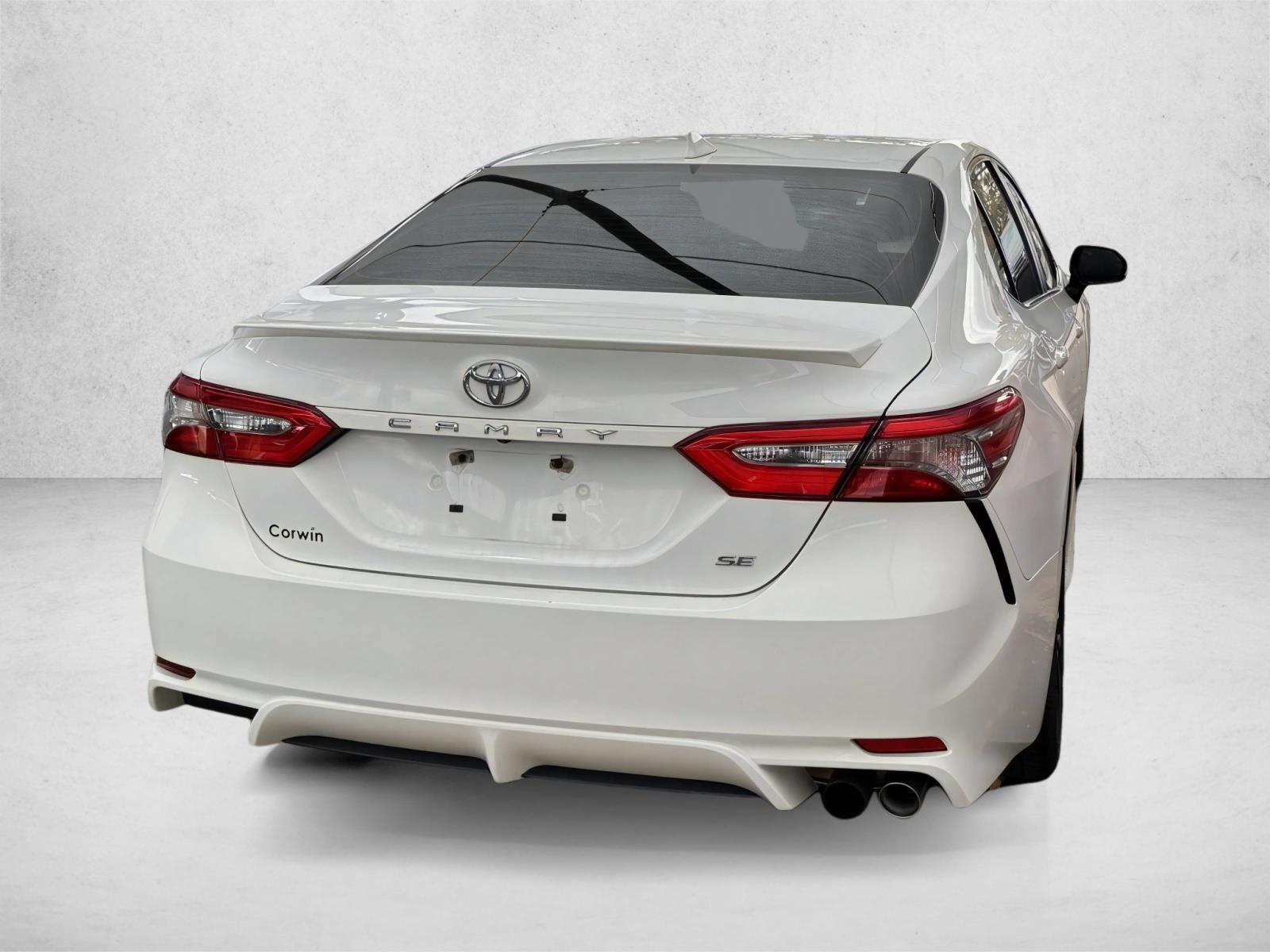 2019 Toyota Camry SE XLE photo 4