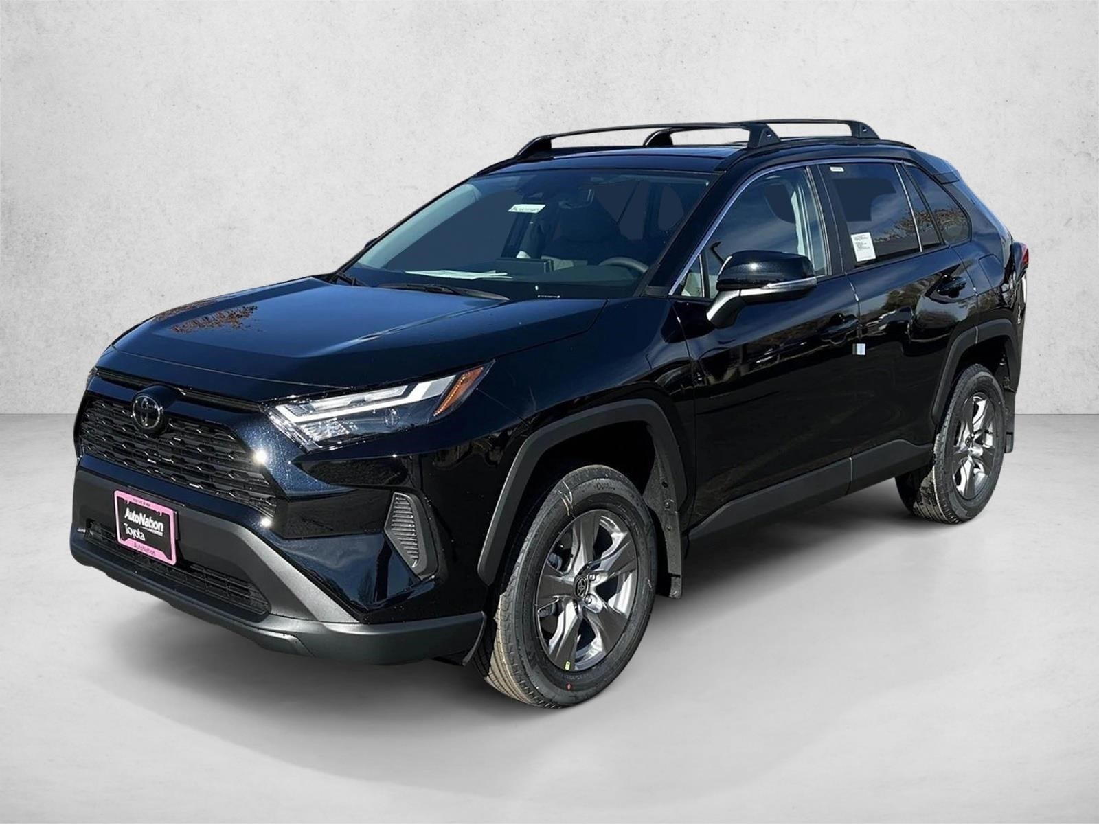 2025 Toyota RAV4 XLE's photo