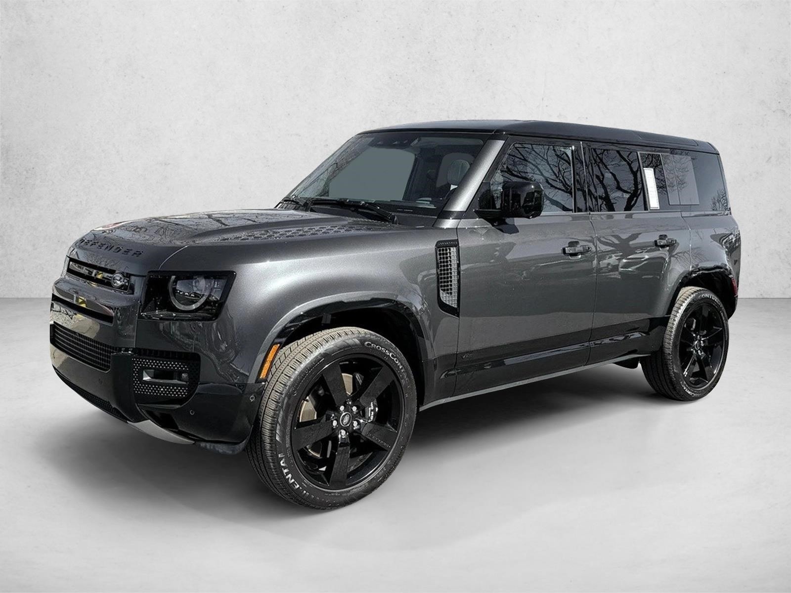 2025 Land Rover Defender 110 V8 P525's photo