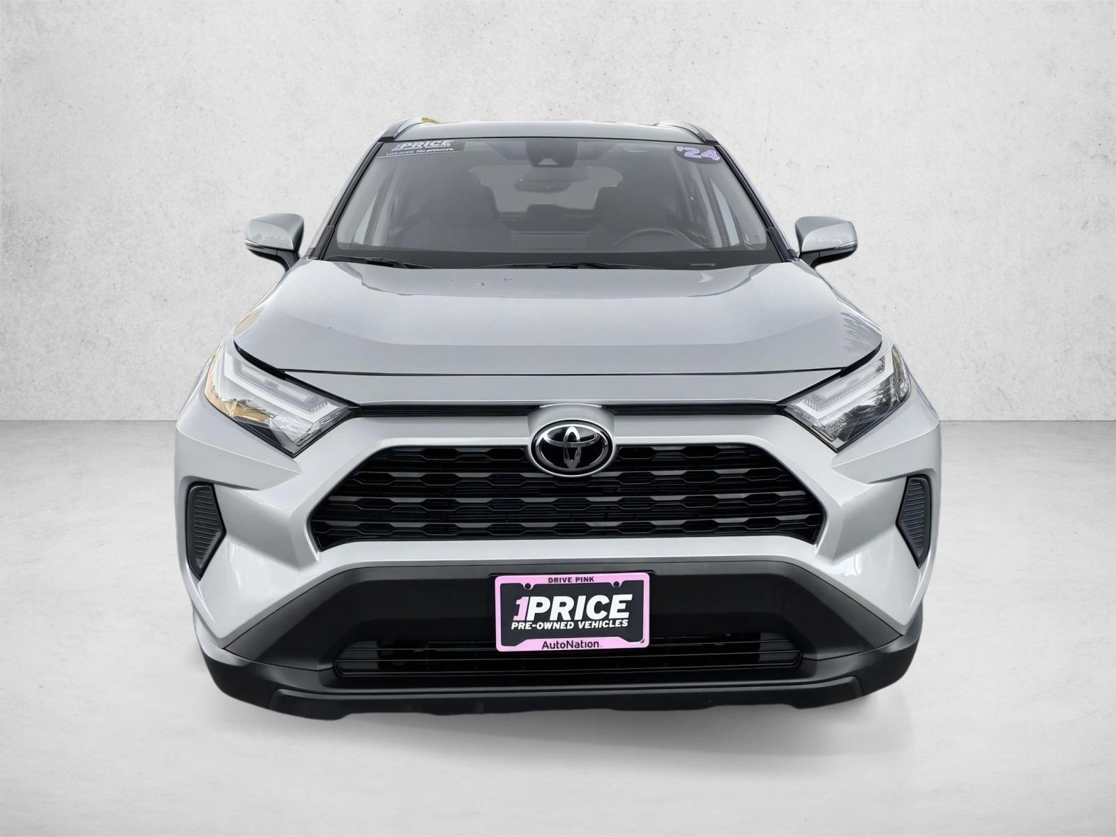 2024 Toyota RAV4 XLE photo 2