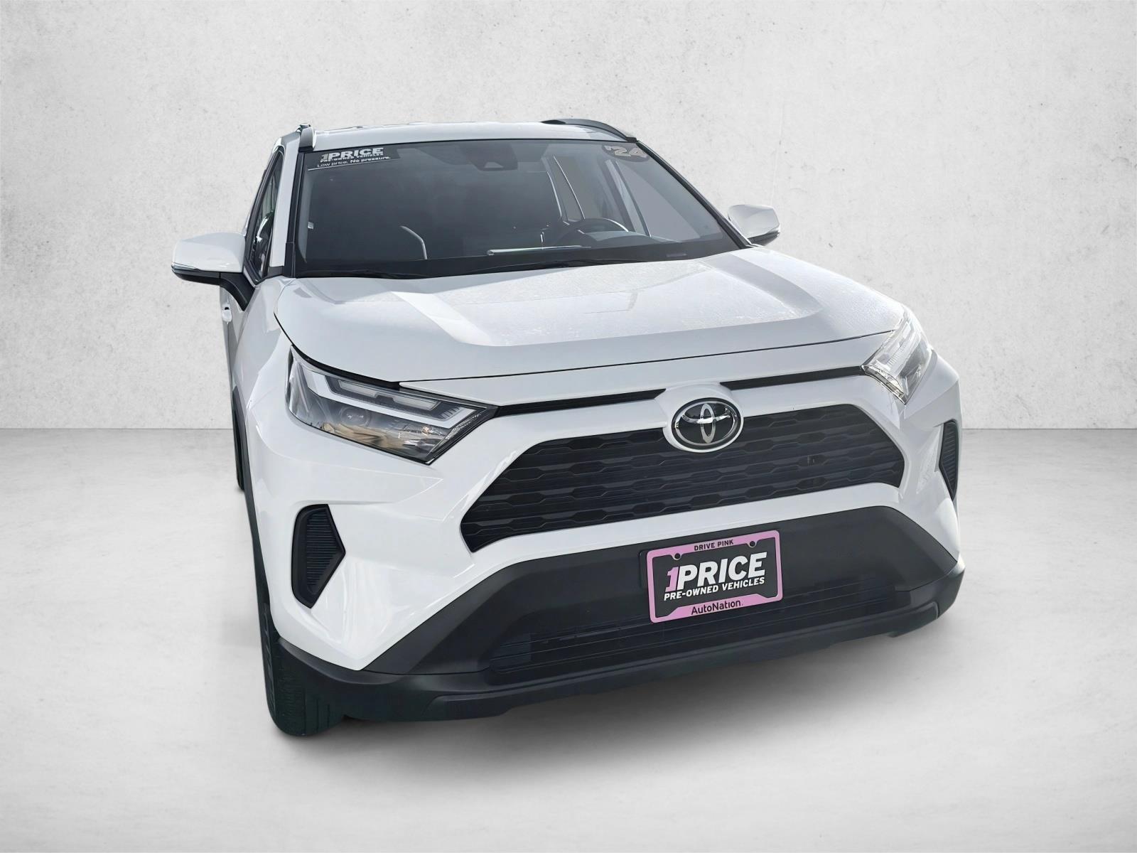 2024 Toyota RAV4 XLE photo 3