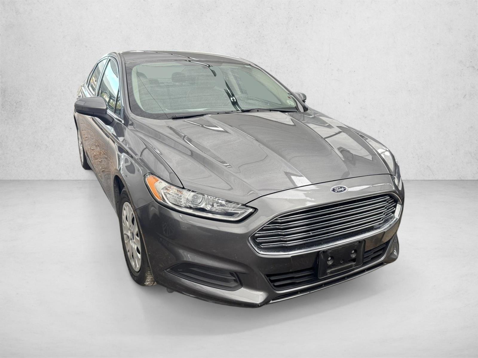 2014 Ford Fusion S photo 2