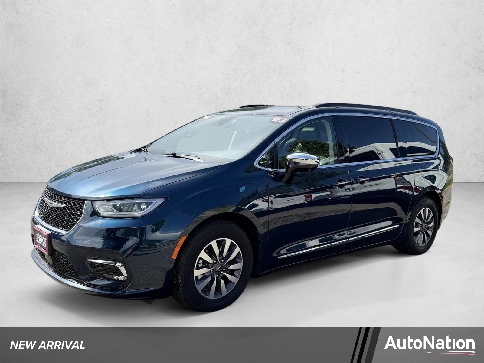 2023 Chrysler Pacifica Hybrid Limited Hybrid's photo