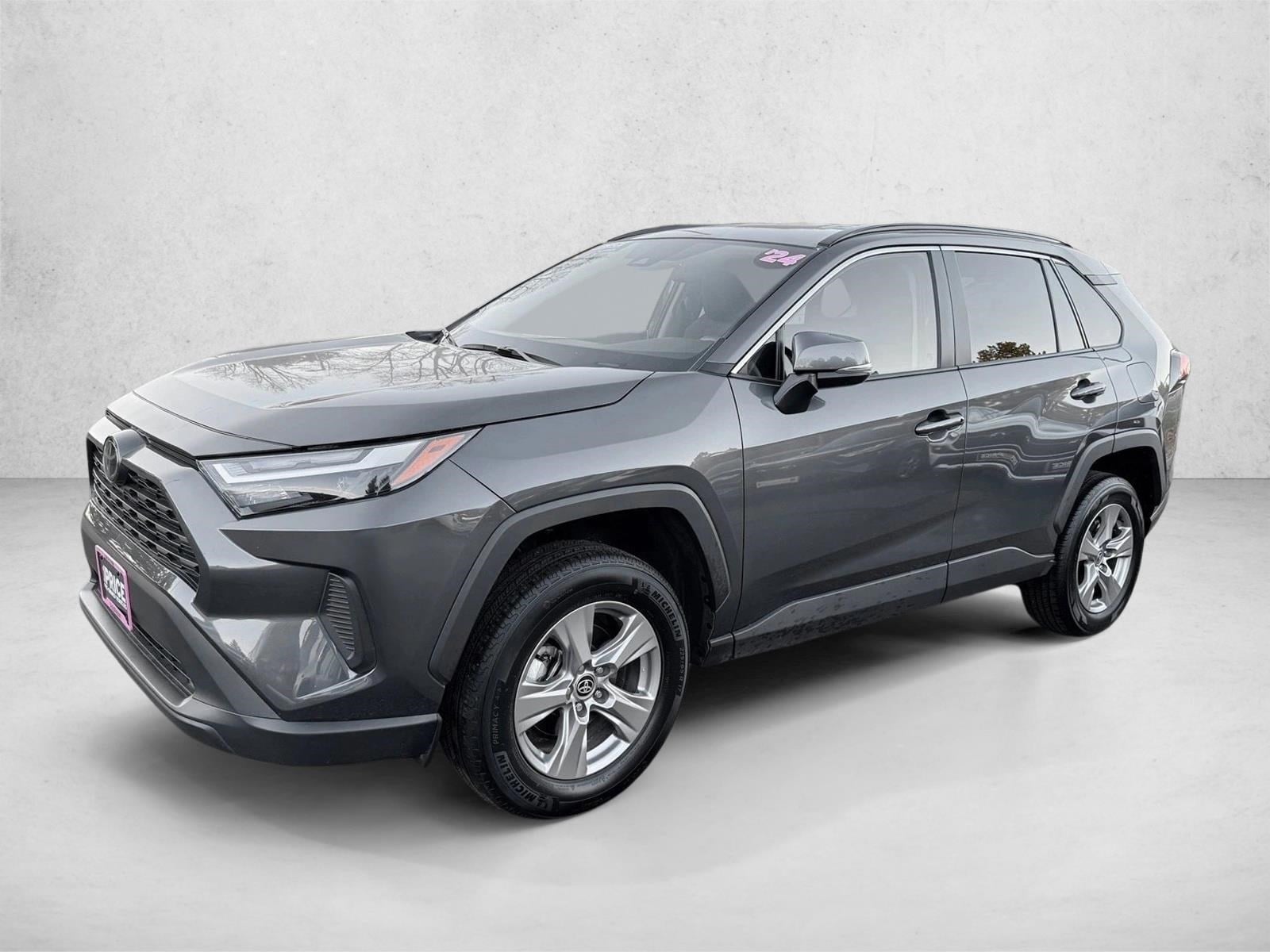 2024 Toyota RAV4 XLE's photo