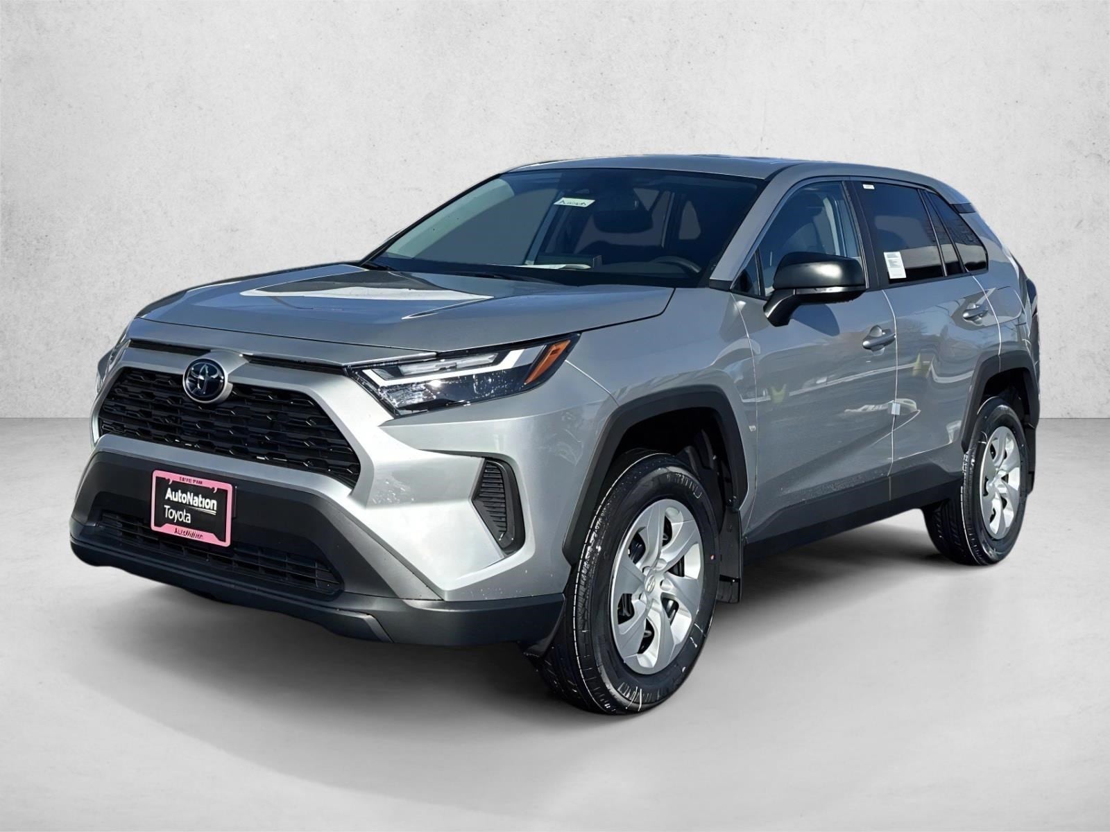 2025 Toyota RAV4 LE's photo