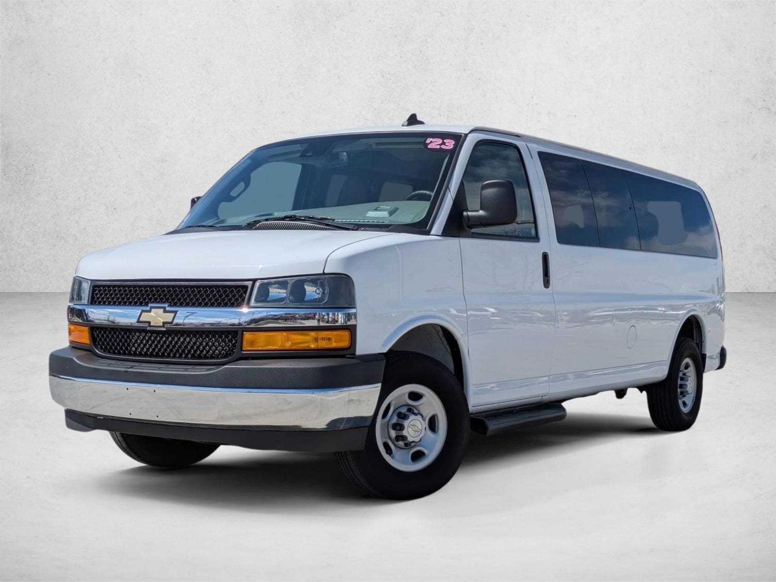 2023 Chevrolet Express 3500 LT Extended's photo