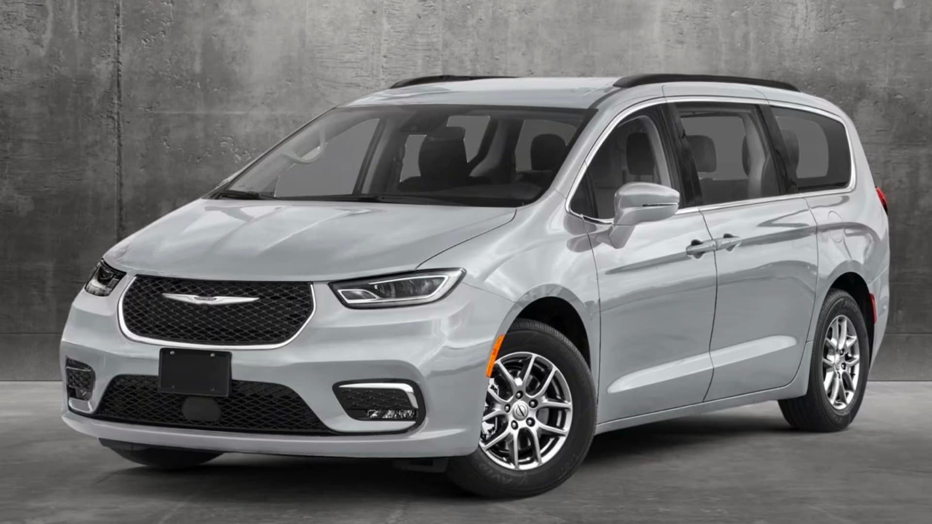 Chrysler Pacifica in silver