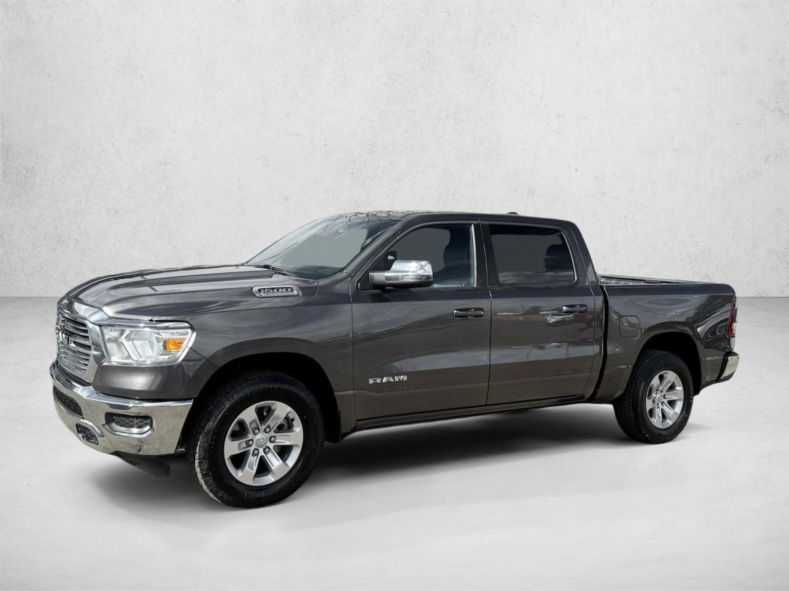 2024 RAM 1500 Laramie 4x4 Crew Cab 5'7's photo