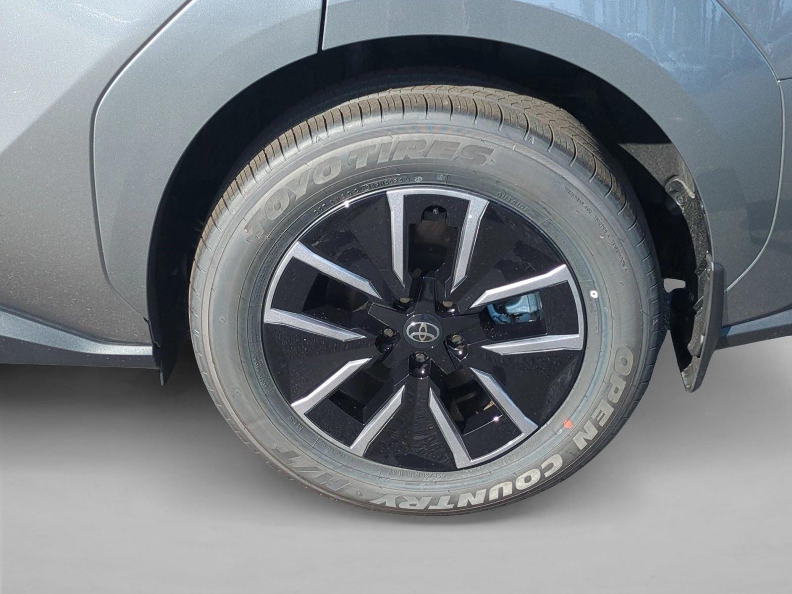2026 Toyota bZ XLE - Photo 10