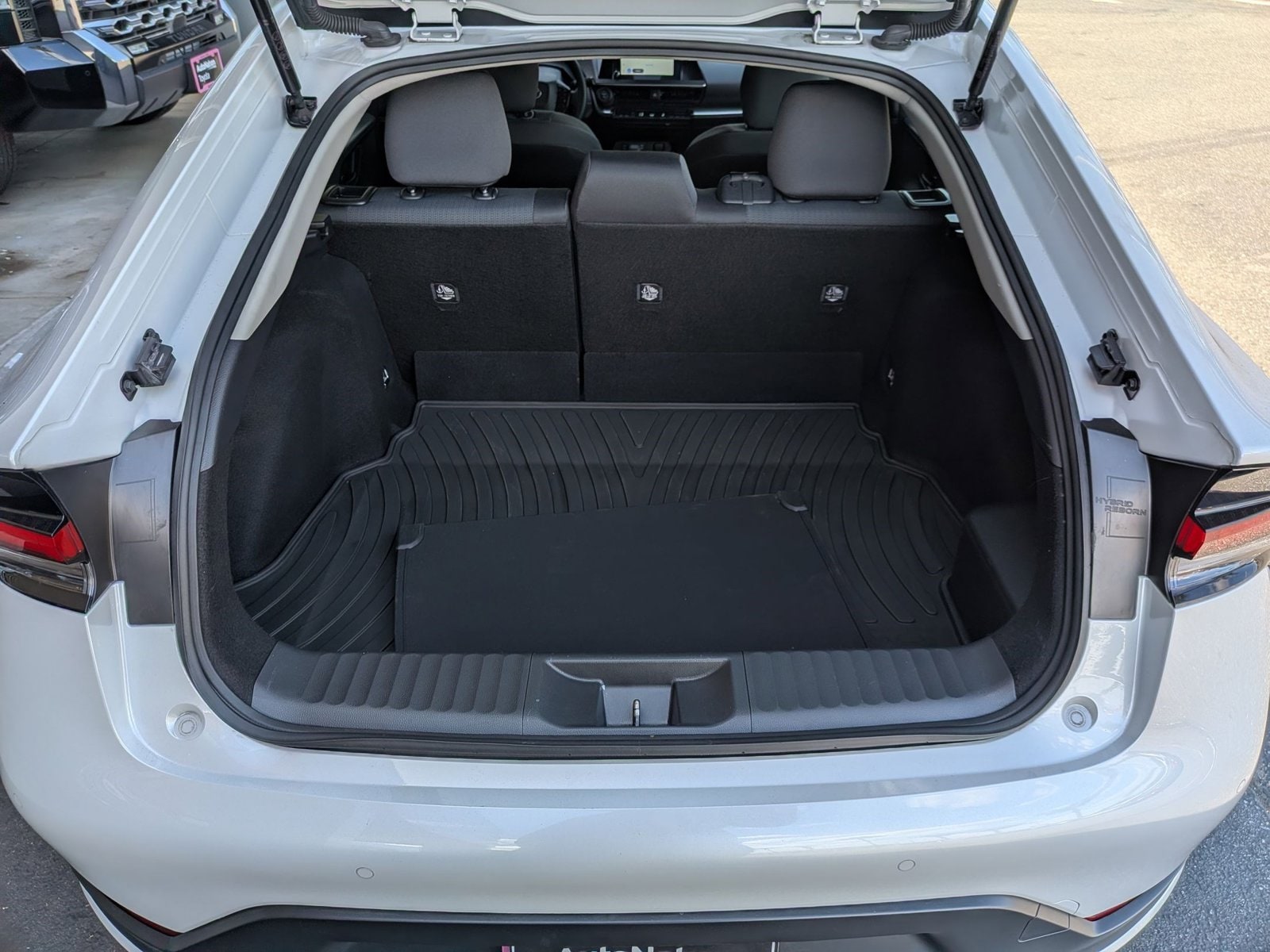 2023 Toyota Prius LE photo 6