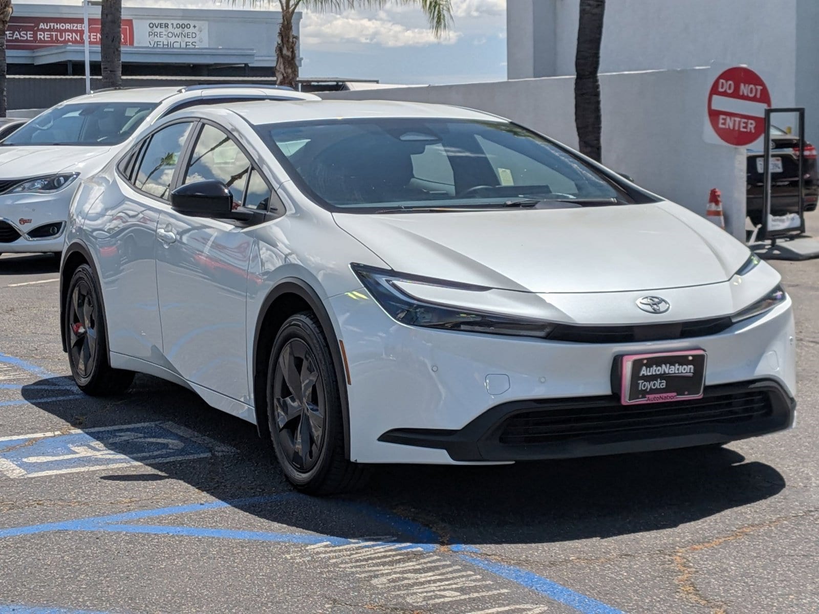 2023 Toyota Prius LE photo 3