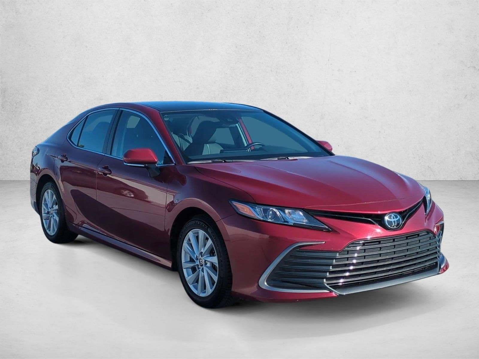 2022 Toyota Camry LE photo 2