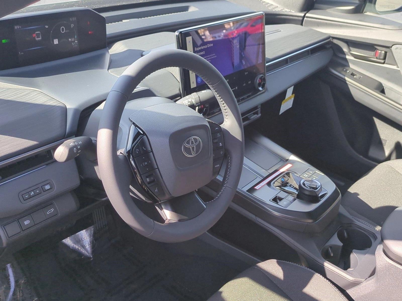2026 Toyota C-HR SE - Photo 3
