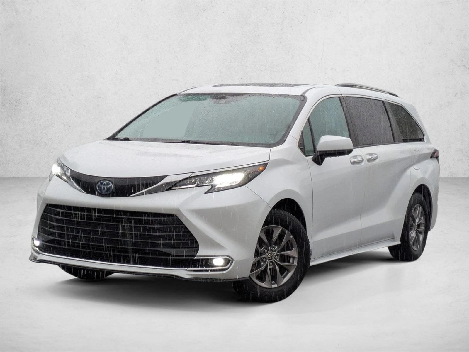 2023 Toyota Sienna XLE's photo