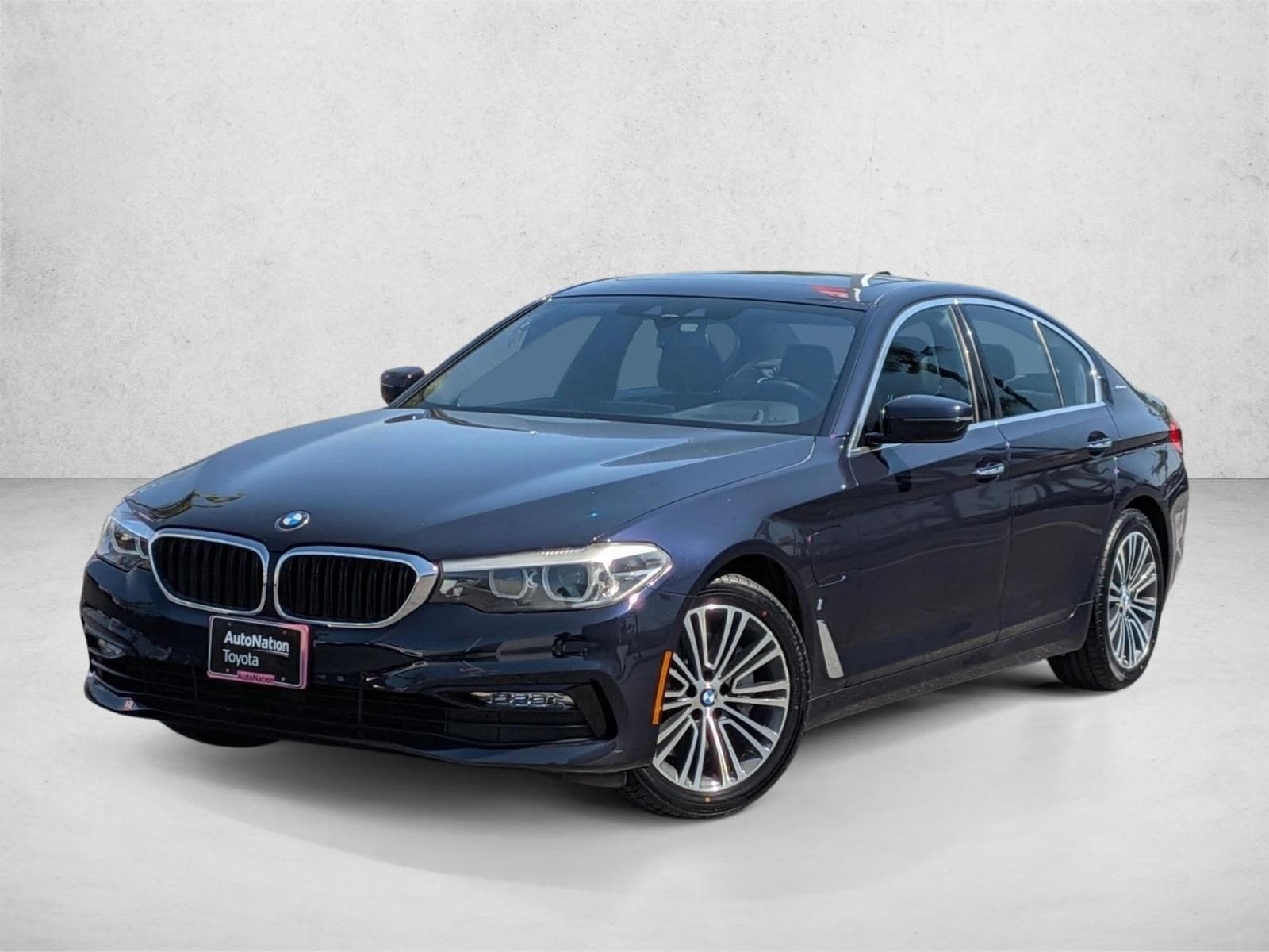 2018 BMW 5 Series 530e iPerformance Sedan's photo
