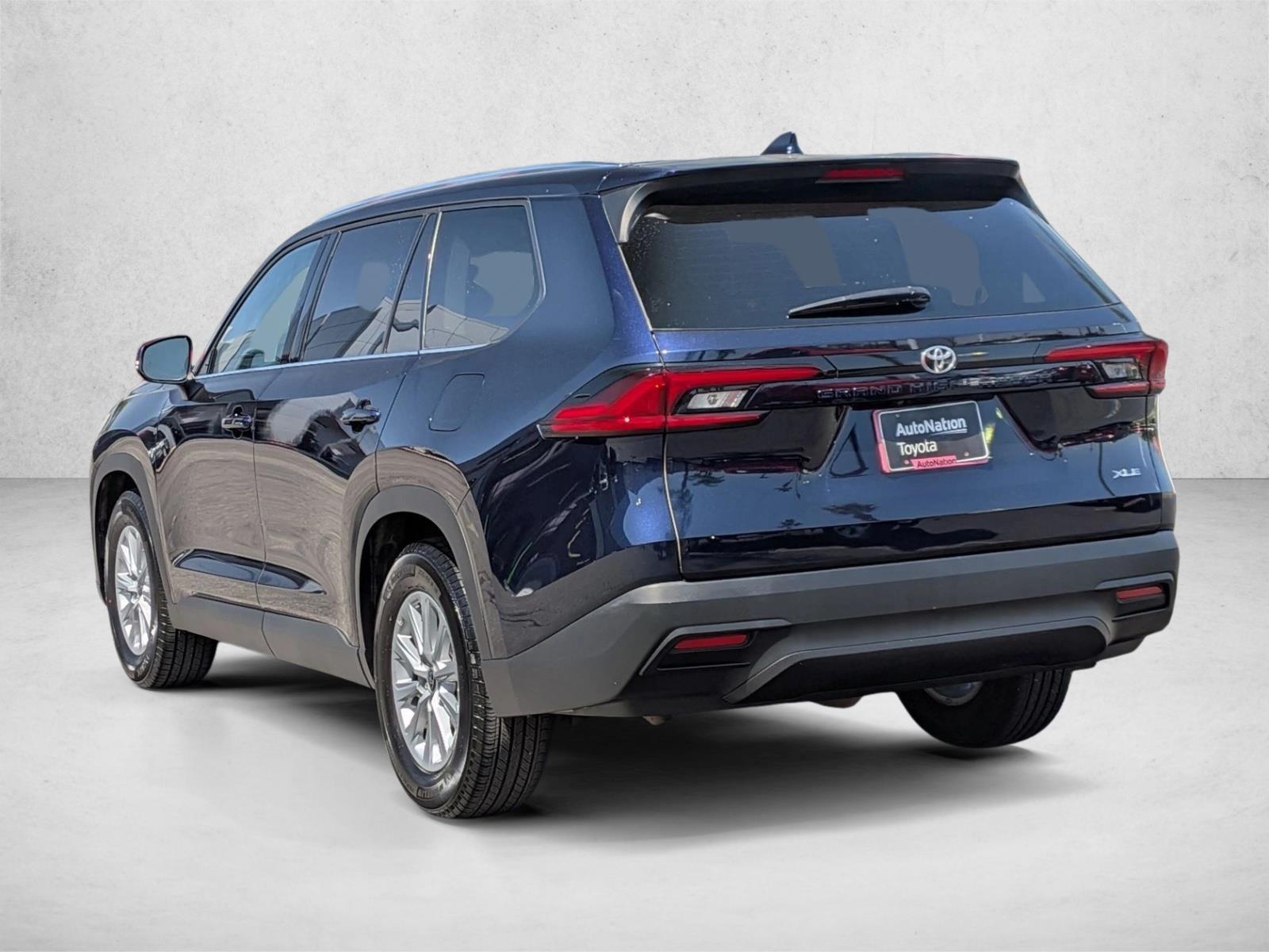 2025 Toyota Grand Highlander XLE photo 3