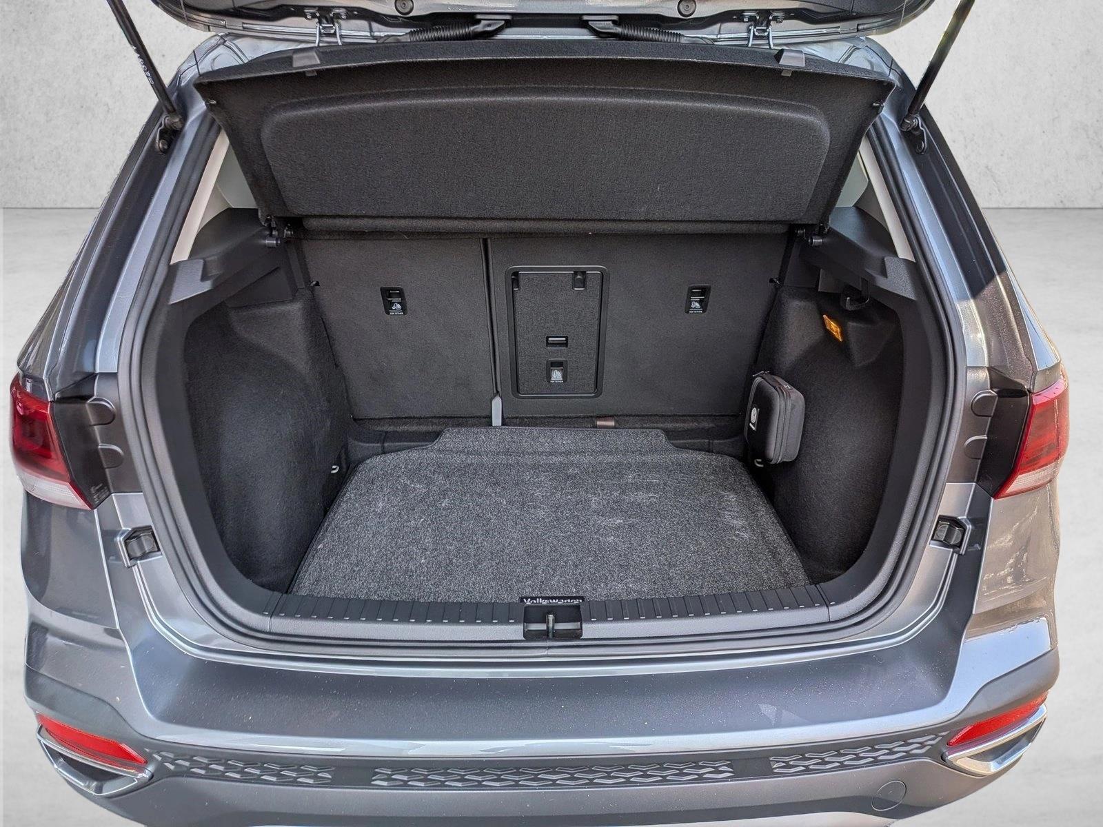 2022 Volkswagen Taos SE photo 6