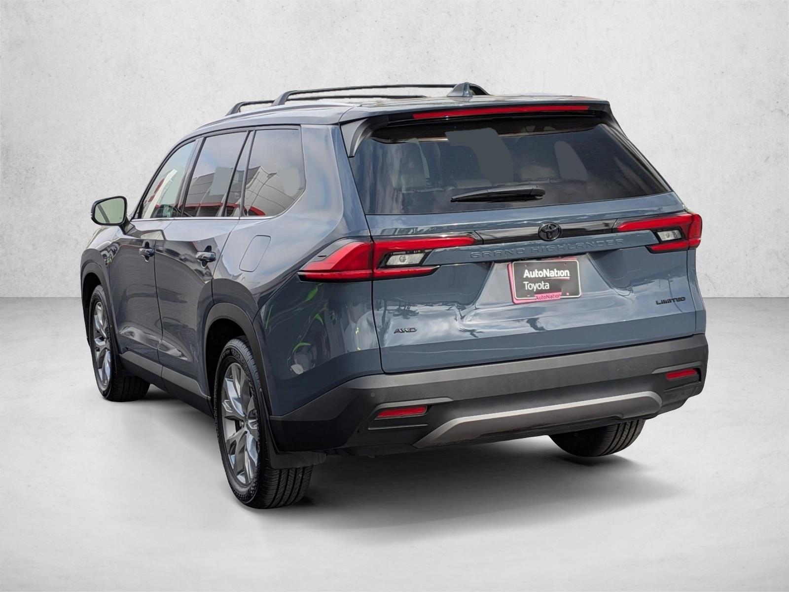 2024 Toyota Grand Highlander Limited photo 3