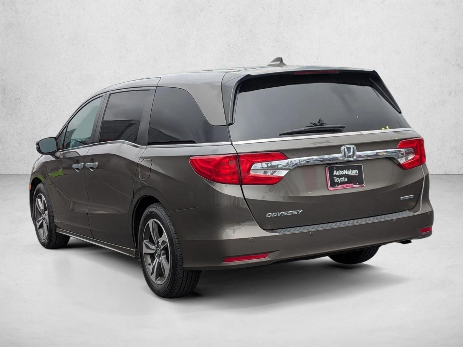 2018 Honda Odyssey Touring photo 3