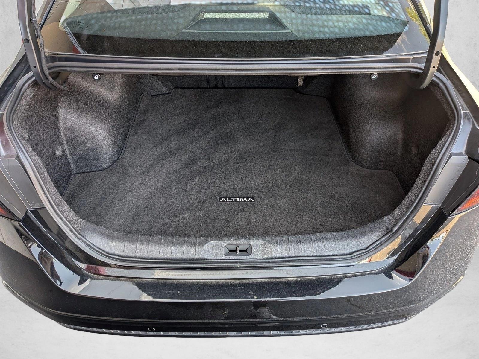 2025 Nissan Altima SV photo 6