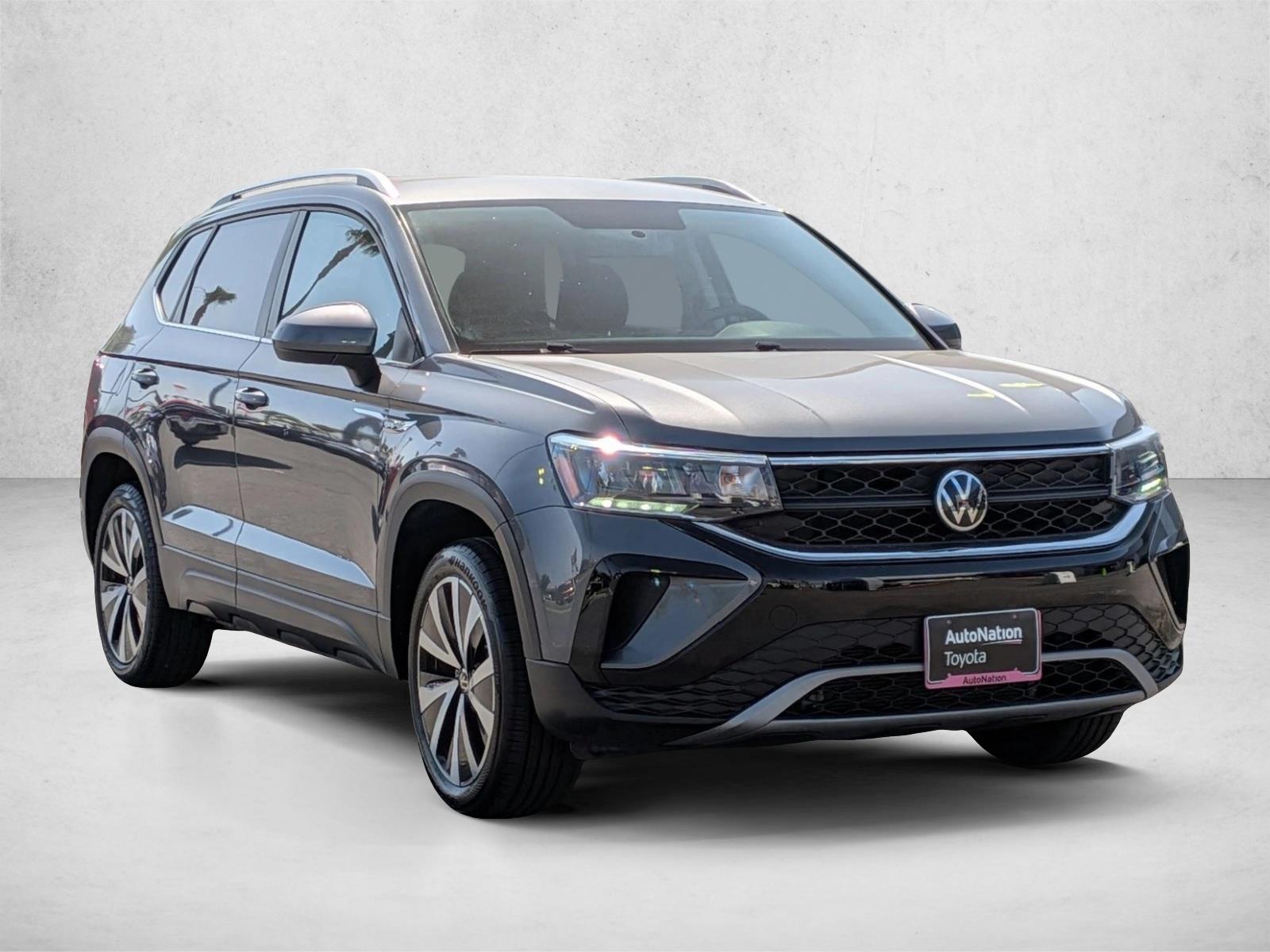 2022 Volkswagen Taos SE photo 3