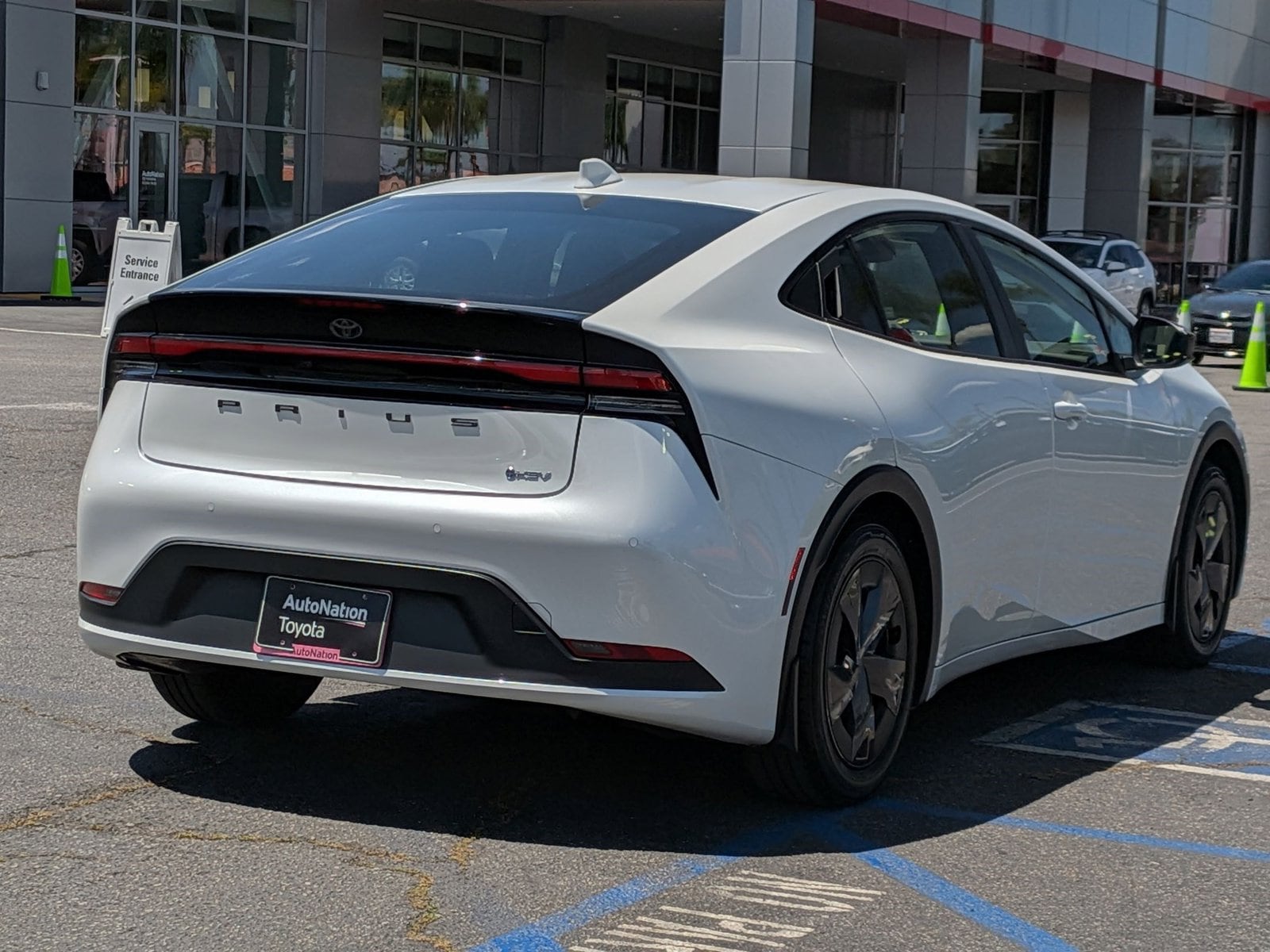 2023 Toyota Prius LE photo 5