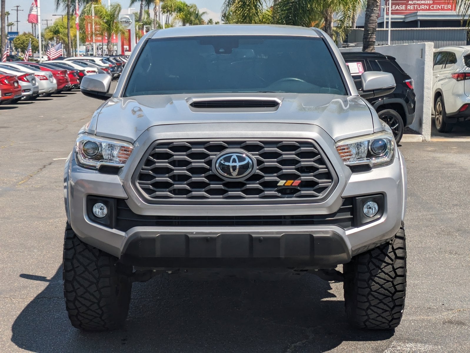 Used 2018 Toyota Tacoma TRD Sport with VIN 3TMAZ5CN4JM069240 for sale in Buena Park, CA