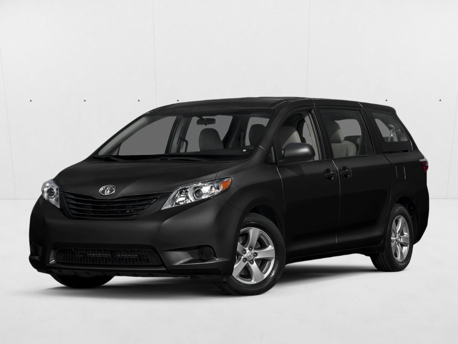2015 Toyota Sienna LE's photo
