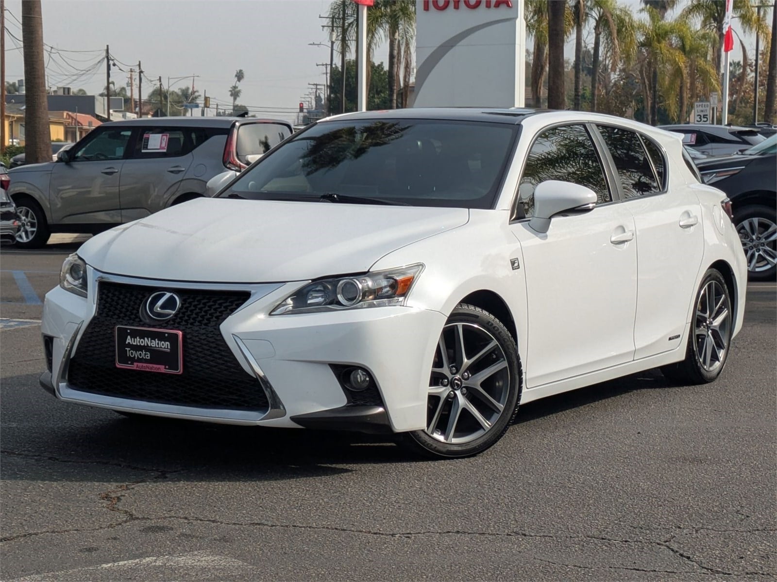 2017 Lexus CT Base's photo
