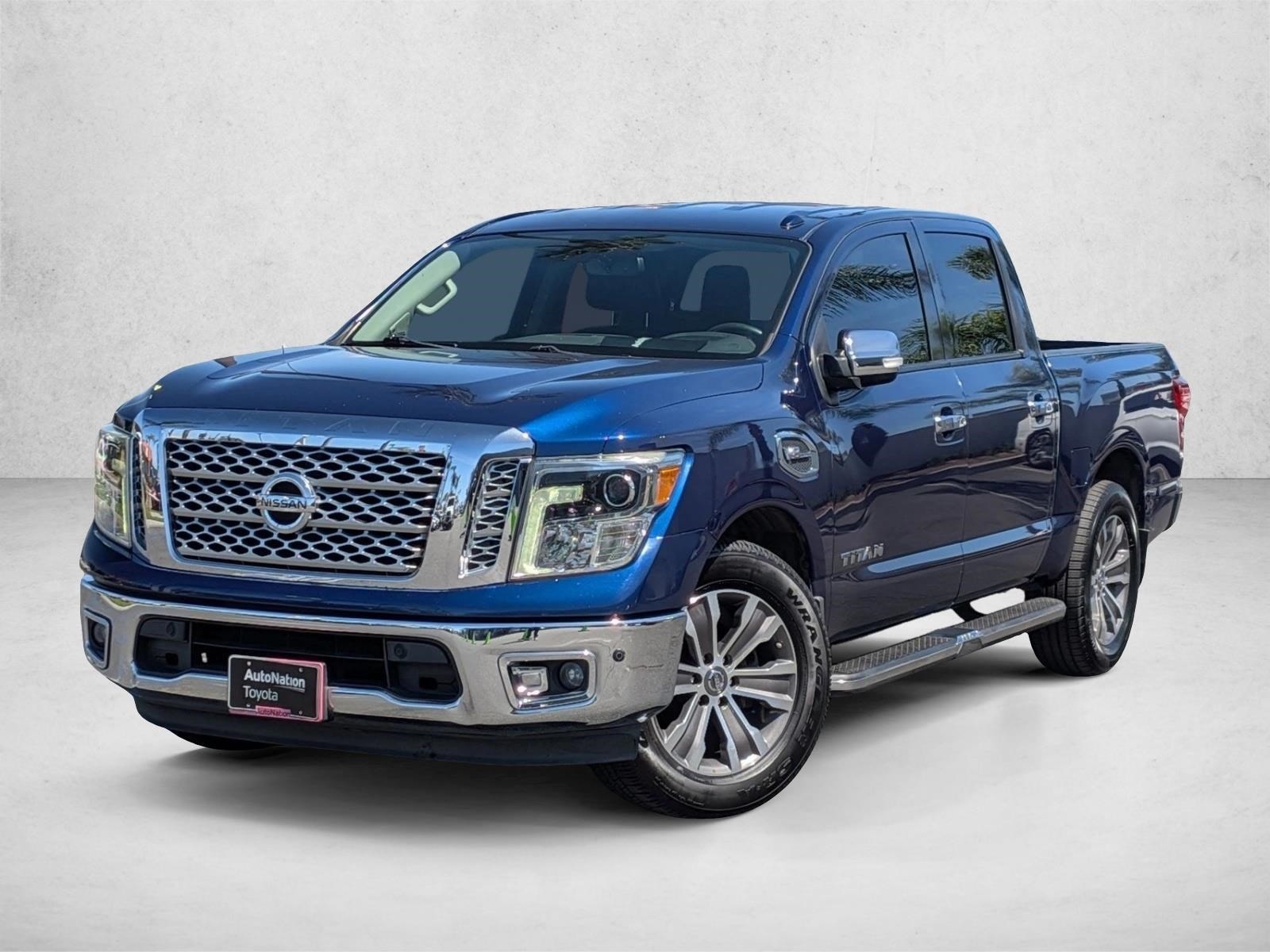 2017 Nissan Titan SL 4X2 Crew Cab's photo